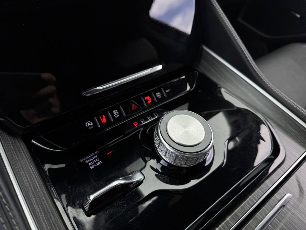 Used 2024 Jeep Wagoneer Series II w/ Flexible Seating Group image 19