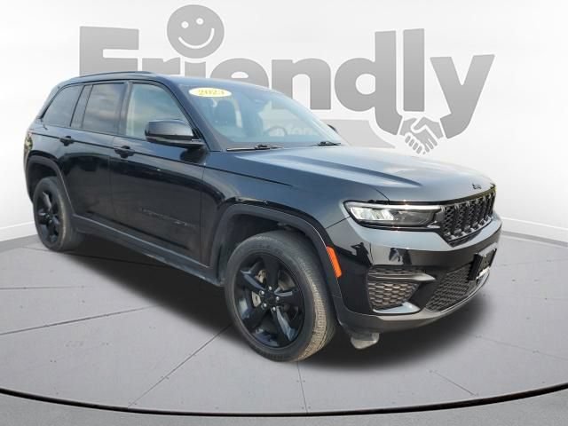 Used 2023 Jeep Grand Cherokee Altitude AWD/4WD image 7