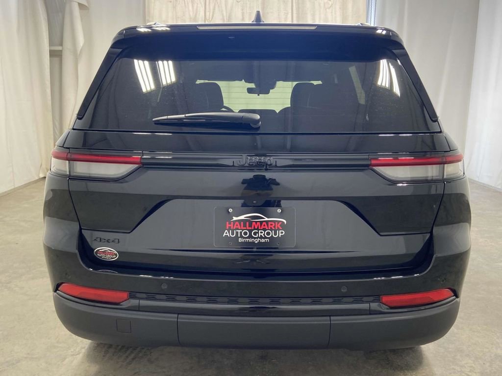 New 2025 Jeep Grand Cherokee Altitude image 4