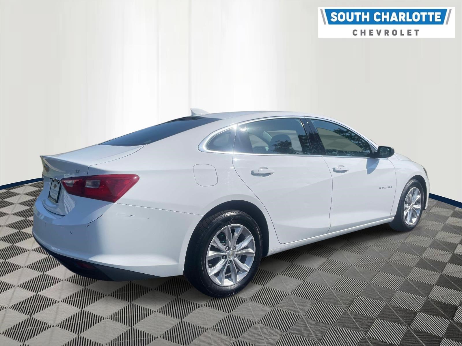 Used 2025 Chevrolet Malibu LT FWD image 4