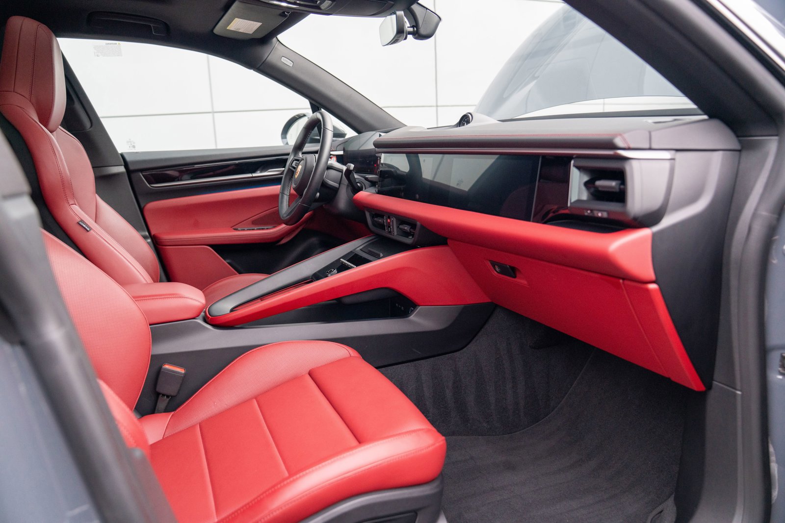 Certified 2025 Porsche Macan Electric image 26