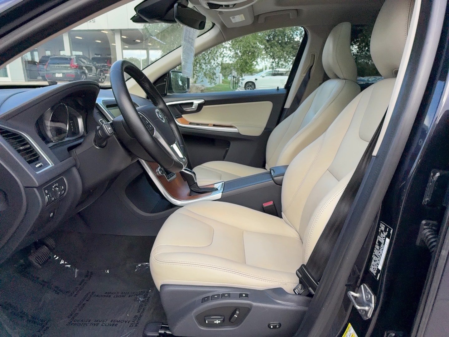 Used 2017 Volvo XC60 T6 Inscription w/ Climate Package AWD/4WD image 12
