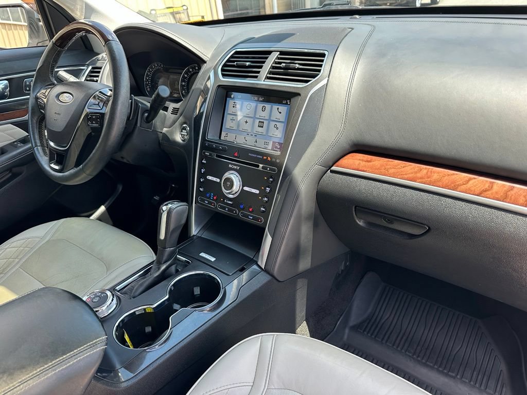 Used 2018 Ford Explorer Platinum AWD/4WD image 19