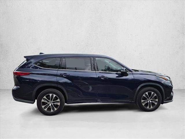 Used 2021 Toyota Highlander XLE FWD image 4