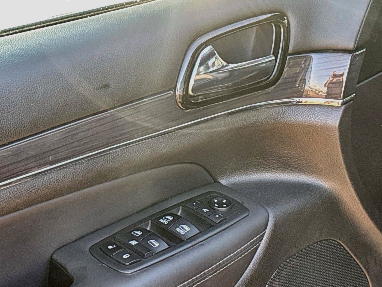 Used 2019 Jeep Grand Cherokee Overland AWD/4WD image 22