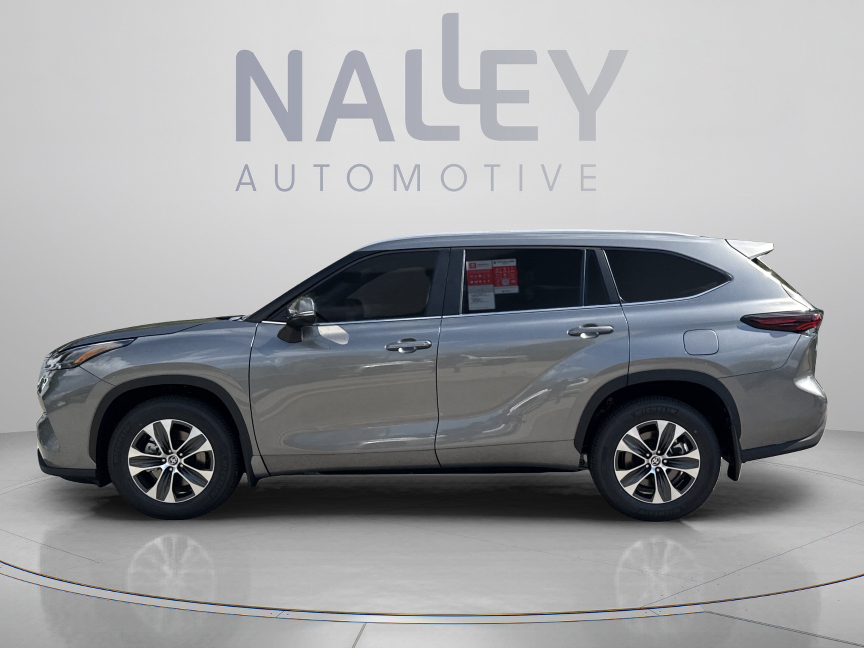 New 2026 Toyota Highlander XLE AWD/4WD image 2