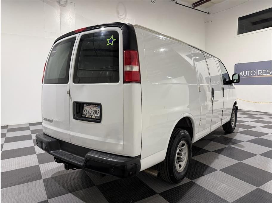 Used 2017 Chevrolet Express 2500 image 5