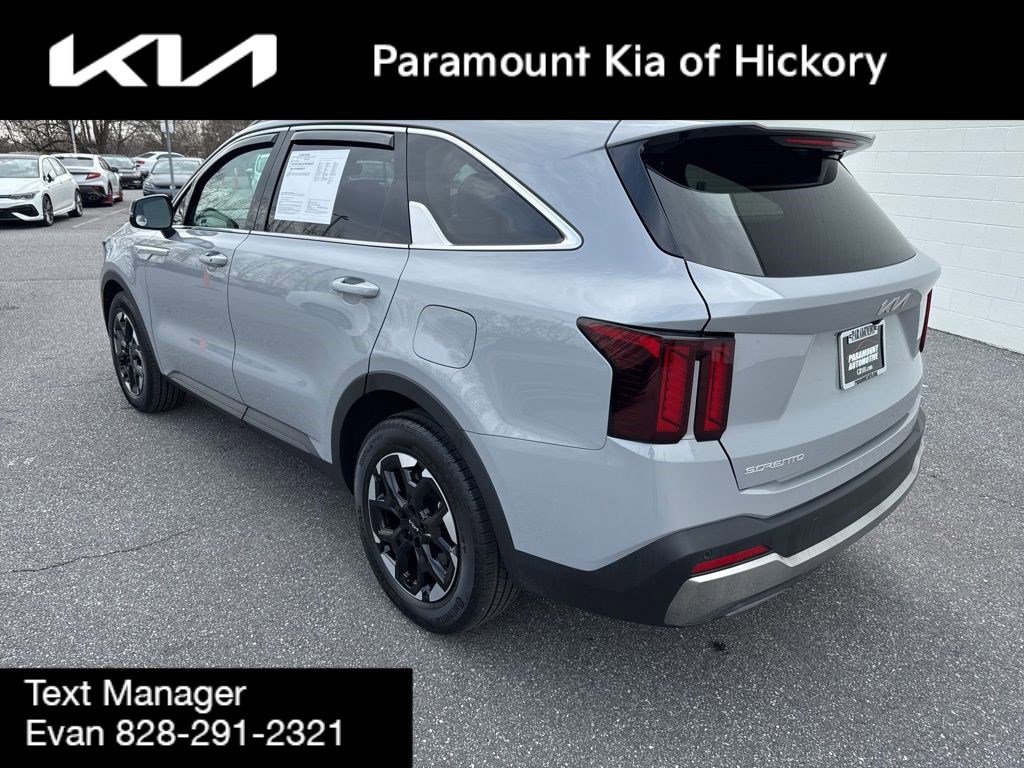 Used 2025 Kia Sorento S w/ Panoramic Sunroof Package image 5