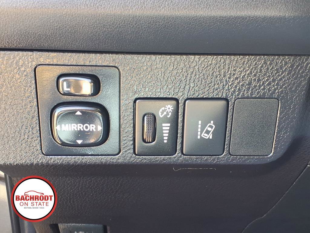 Used 2018 Toyota RAV4 LE AWD/4WD image 17