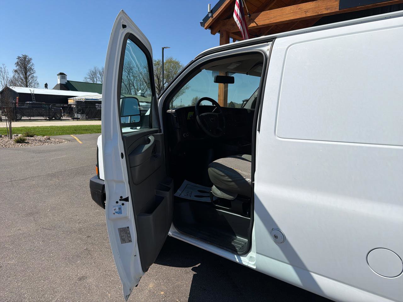 Used 2013 Chevrolet Express 1500 RWD image 7