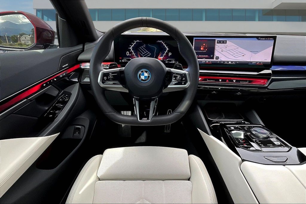 Certified 2026 BMW 550e xDrive AWD/4WD image 8