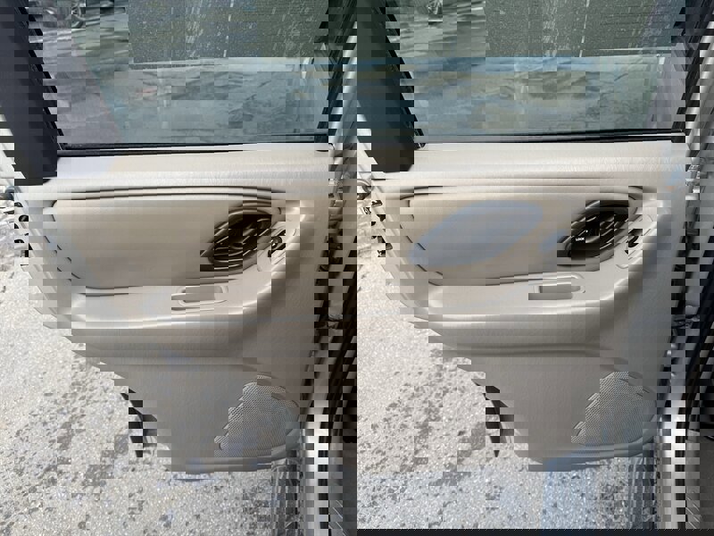 Used 2001 Ford Escape XLT image 18