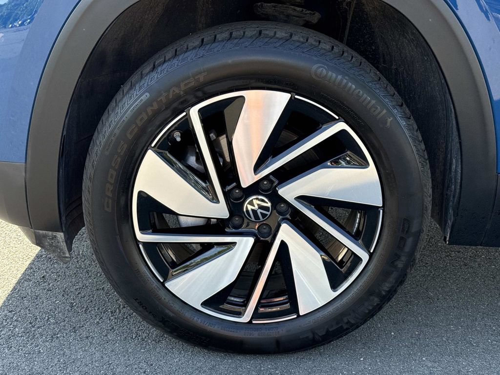Certified 2025 Volkswagen Atlas SEL AWD/4WD image 8