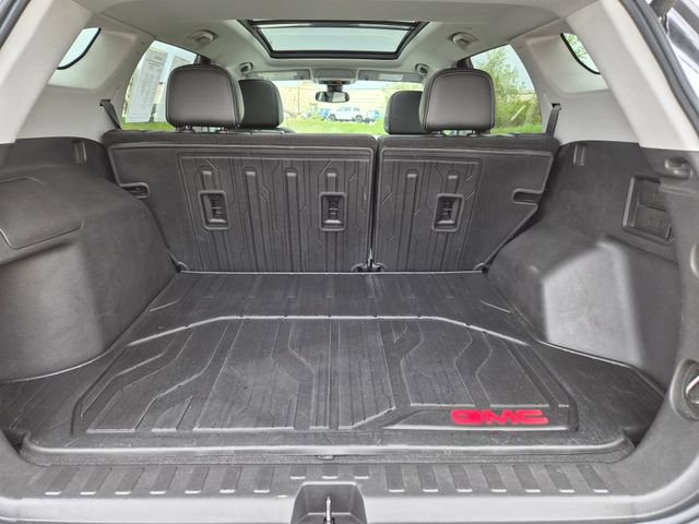 Used 2022 GMC Terrain SLT w/ Infotainment Package II AWD/4WD image 11