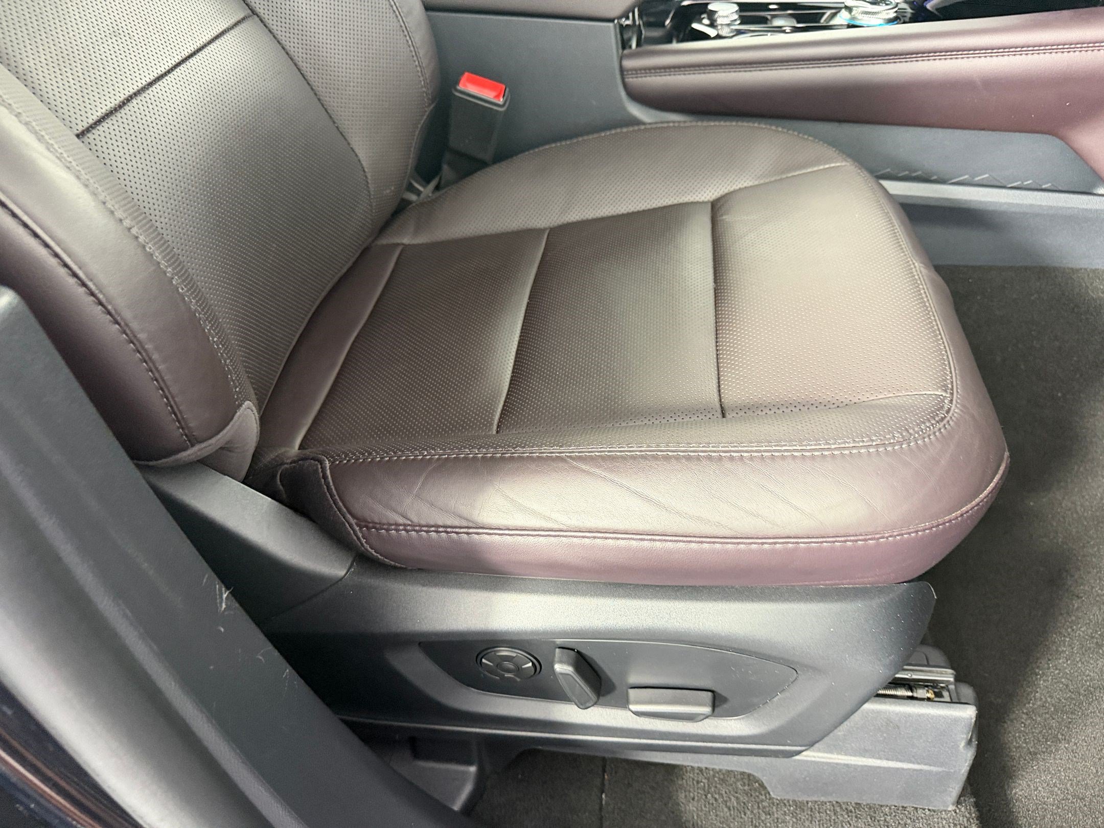 Used 2025 Ford Explorer Platinum w/ LUX Leather Package AWD/4WD image 35