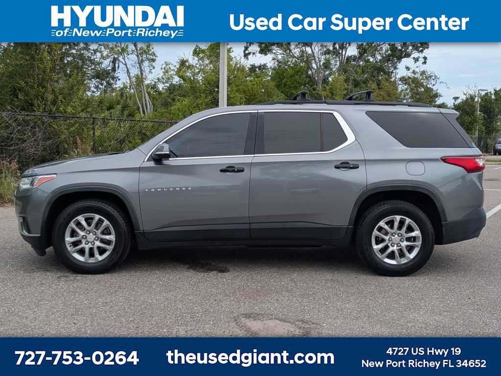 Used 2019 Chevrolet Traverse LT FWD image 2