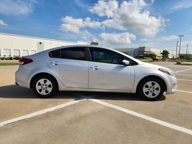 Used 2017 Kia Forte LX w/ LX Popular Package image 4