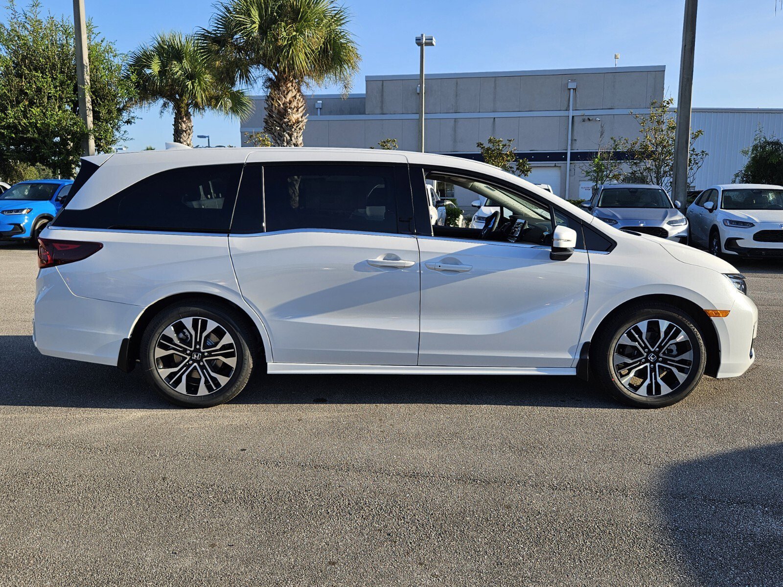 New 2026 Honda Odyssey Elite image 3