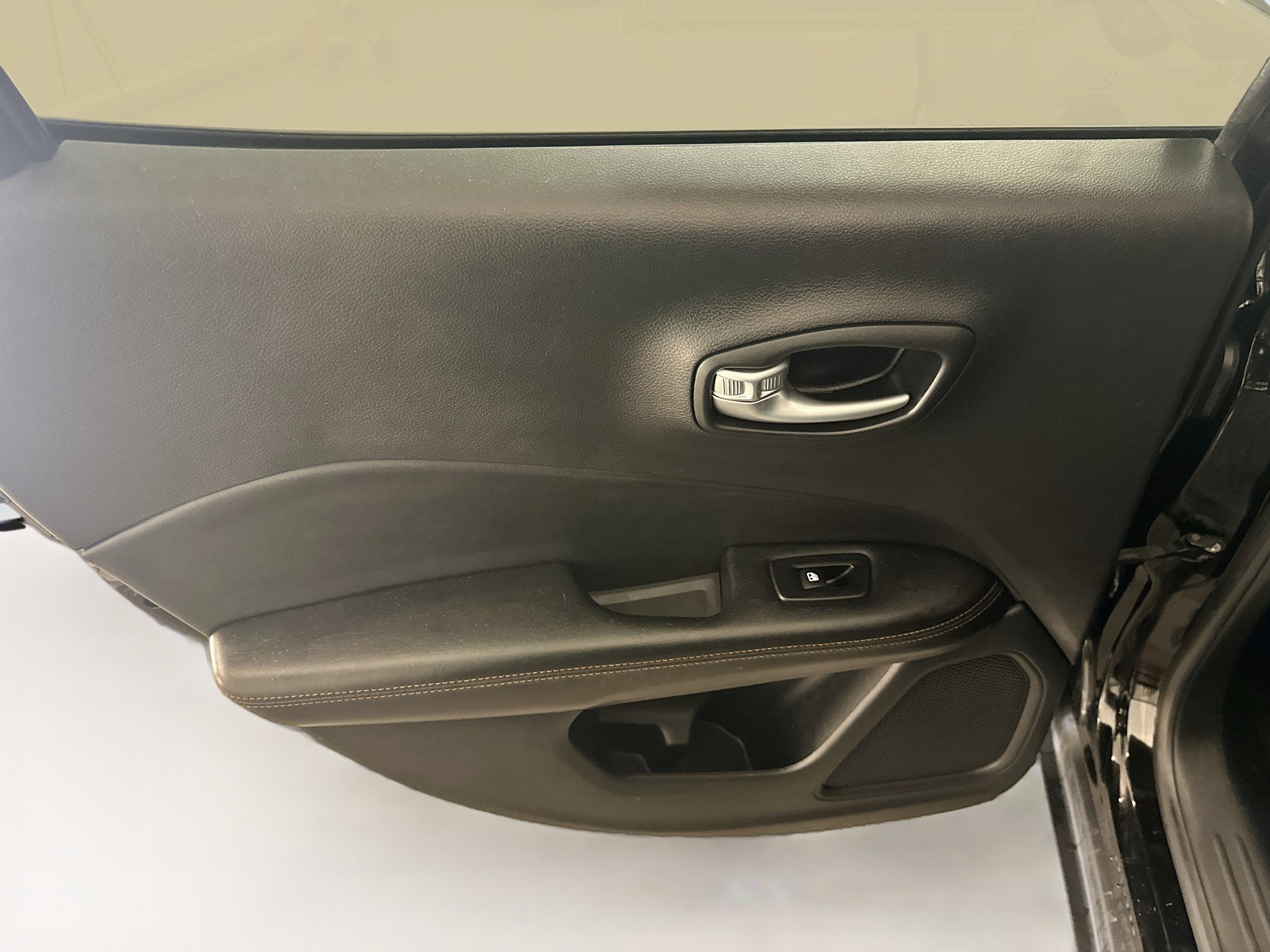 Used 2020 Jeep Compass Limited AWD/4WD image 26