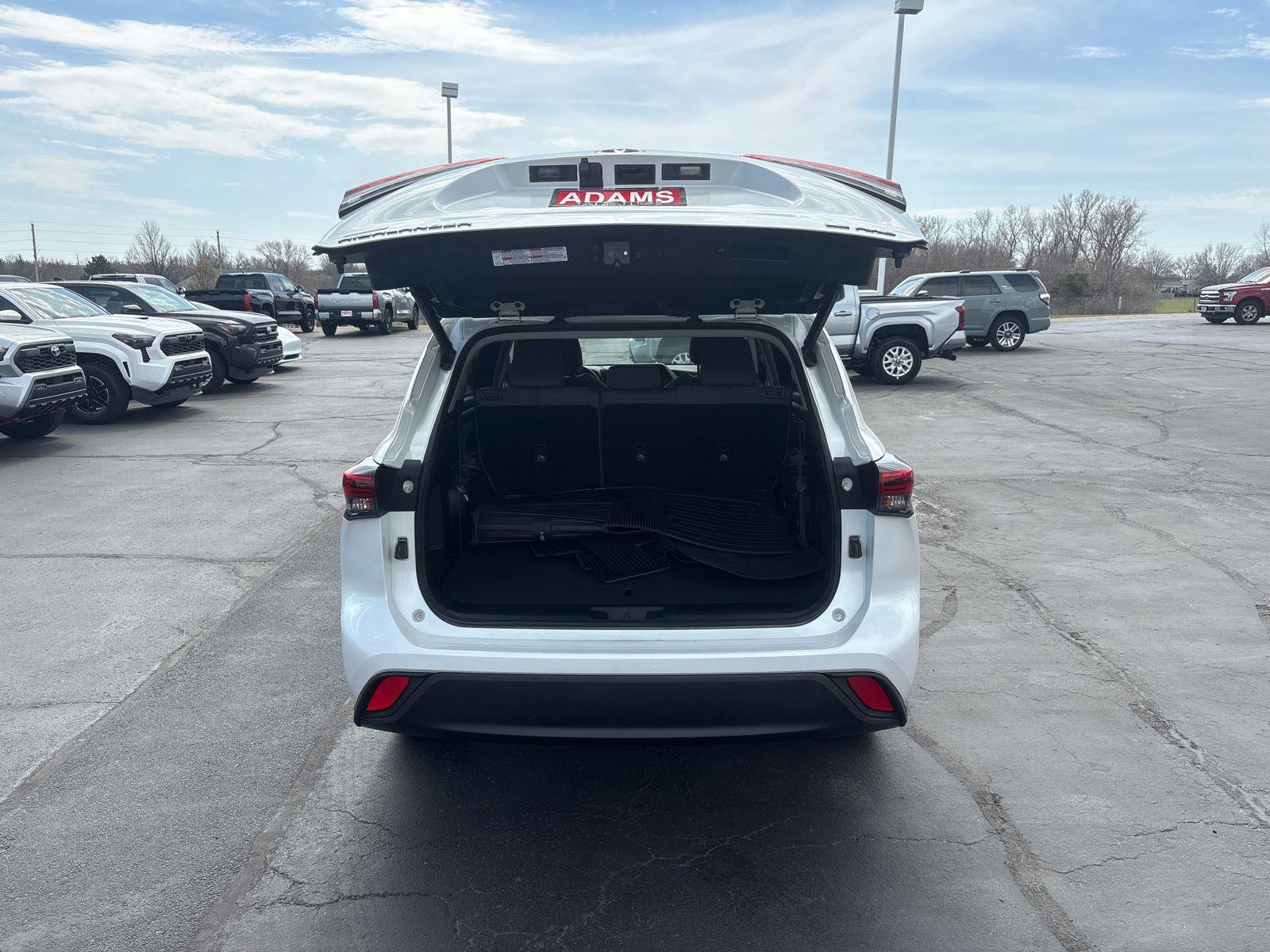 Used 2023 Toyota Highlander LE image 10