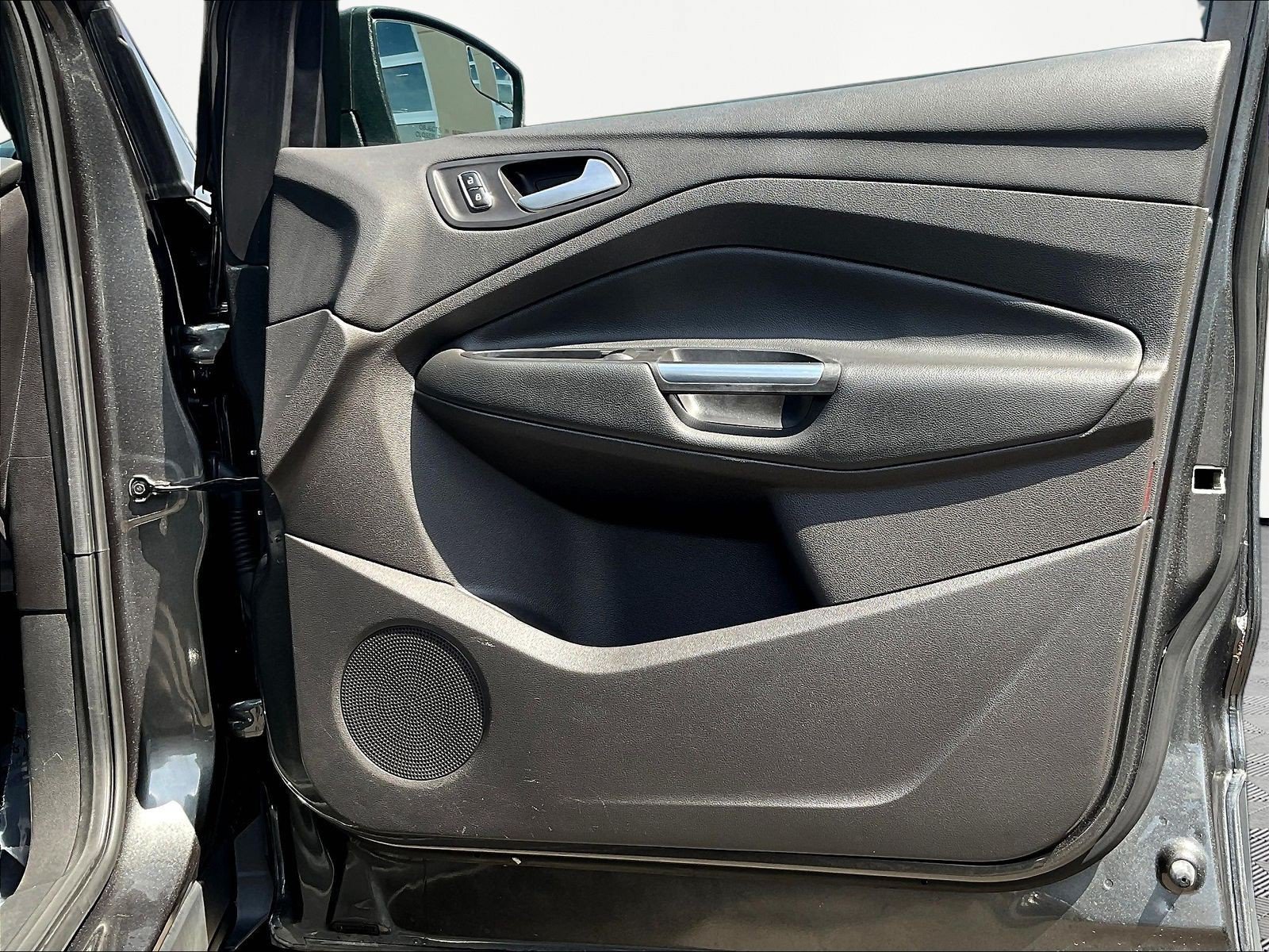 Used 2015 Ford Escape Titanium FWD image 28