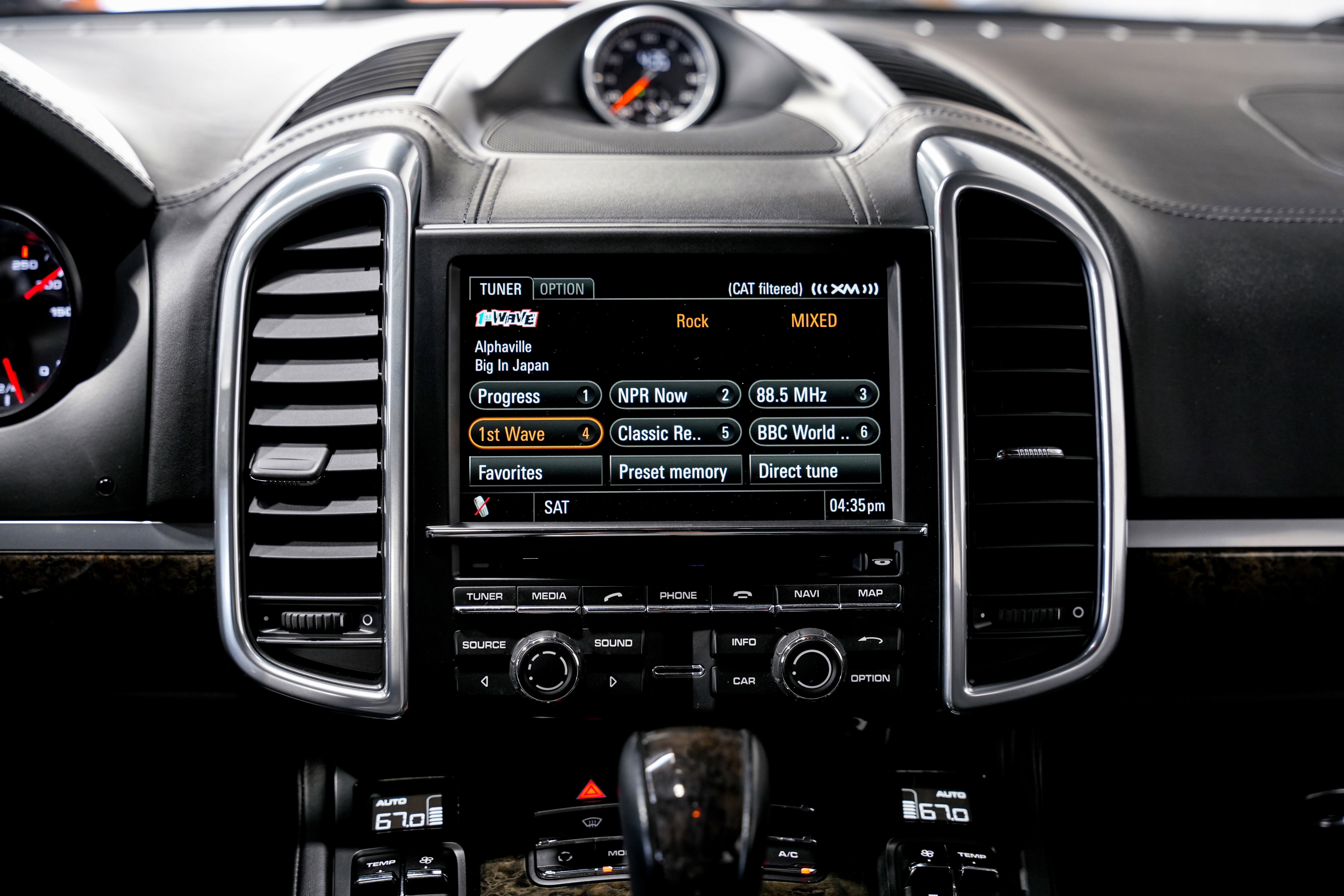 Used 2012 Porsche Cayenne Turbo image 13