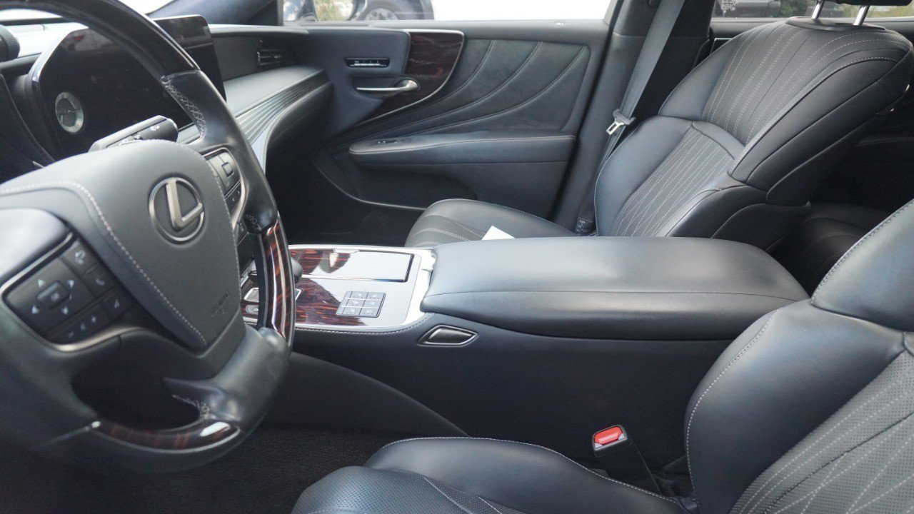 Used 2023 Lexus LS 500 w/ Interior Upgrade Package RWD image 9