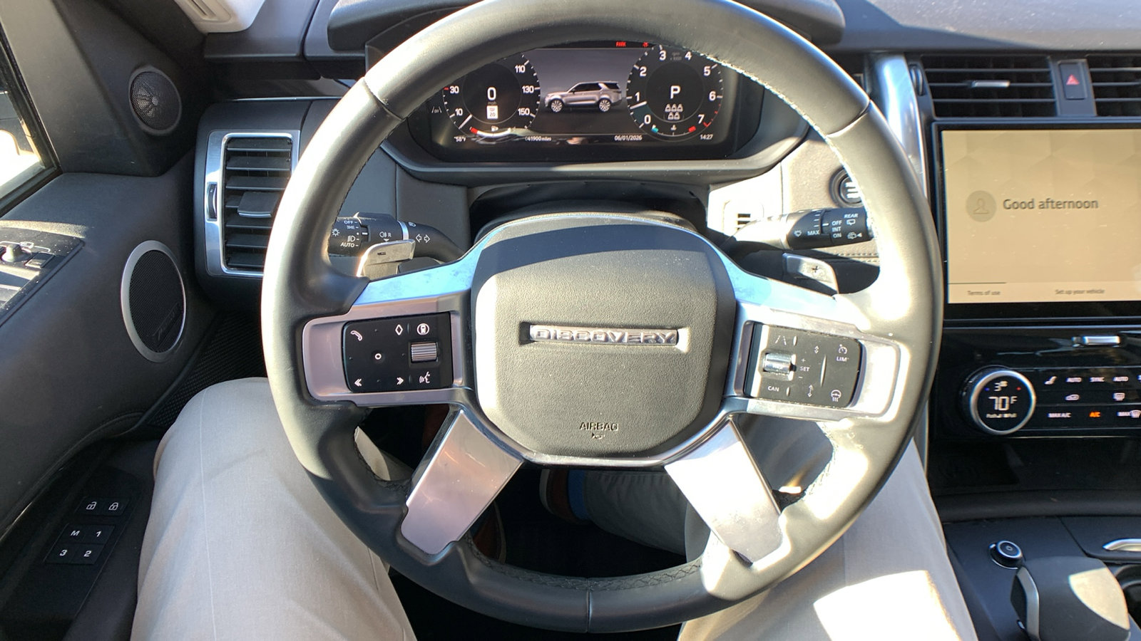 Used 2024 Land Rover Discovery S image 14