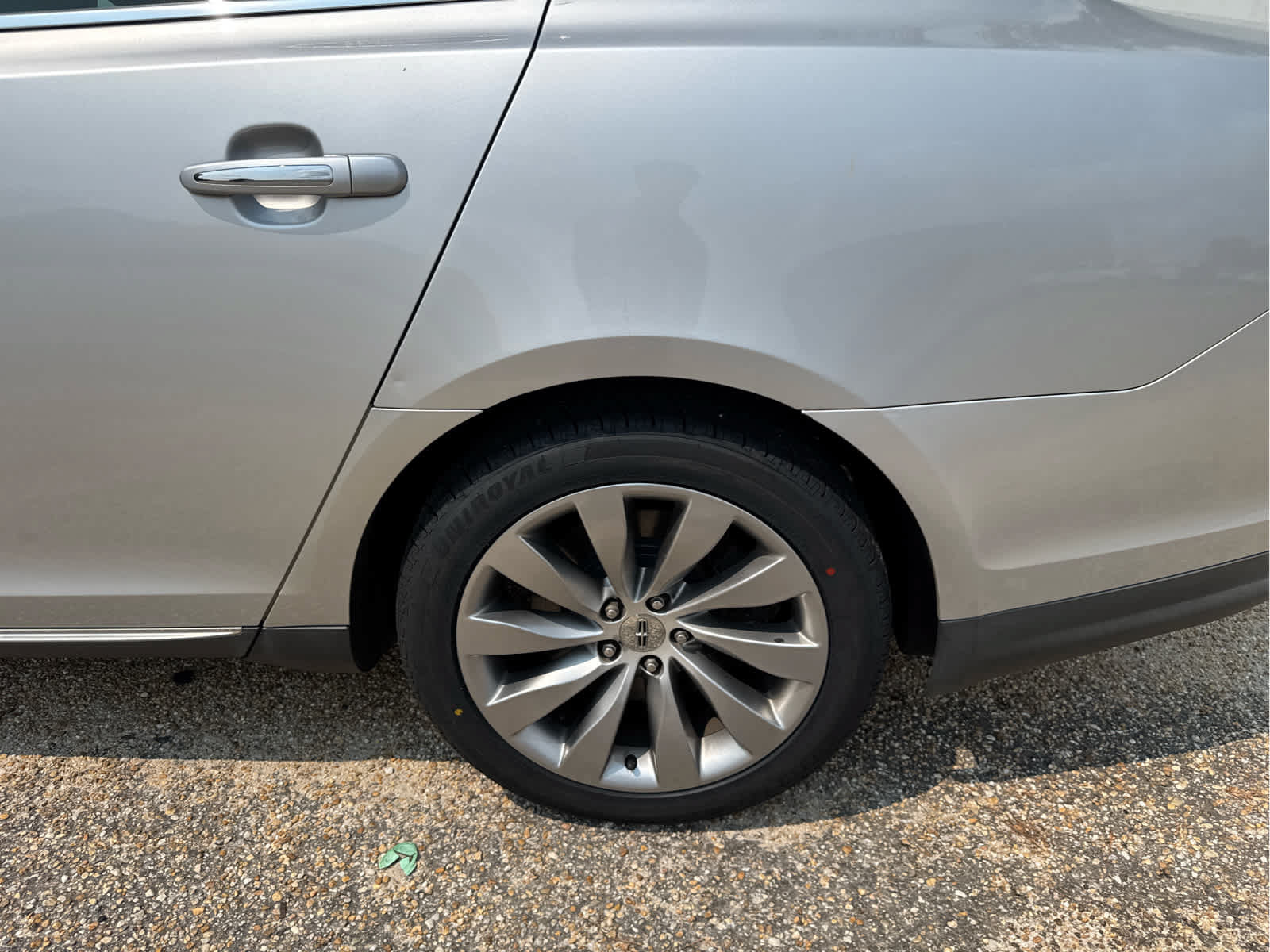 Used 2013 Lincoln MKS FWD image 16