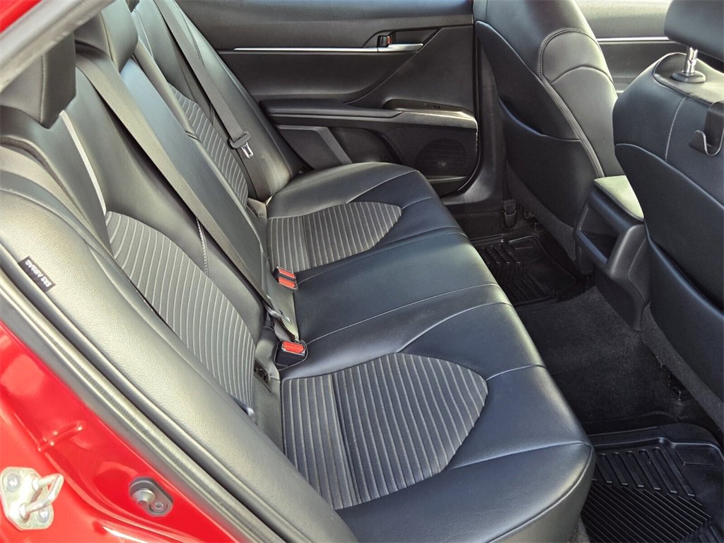 Used 2021 Toyota Camry SE image 16