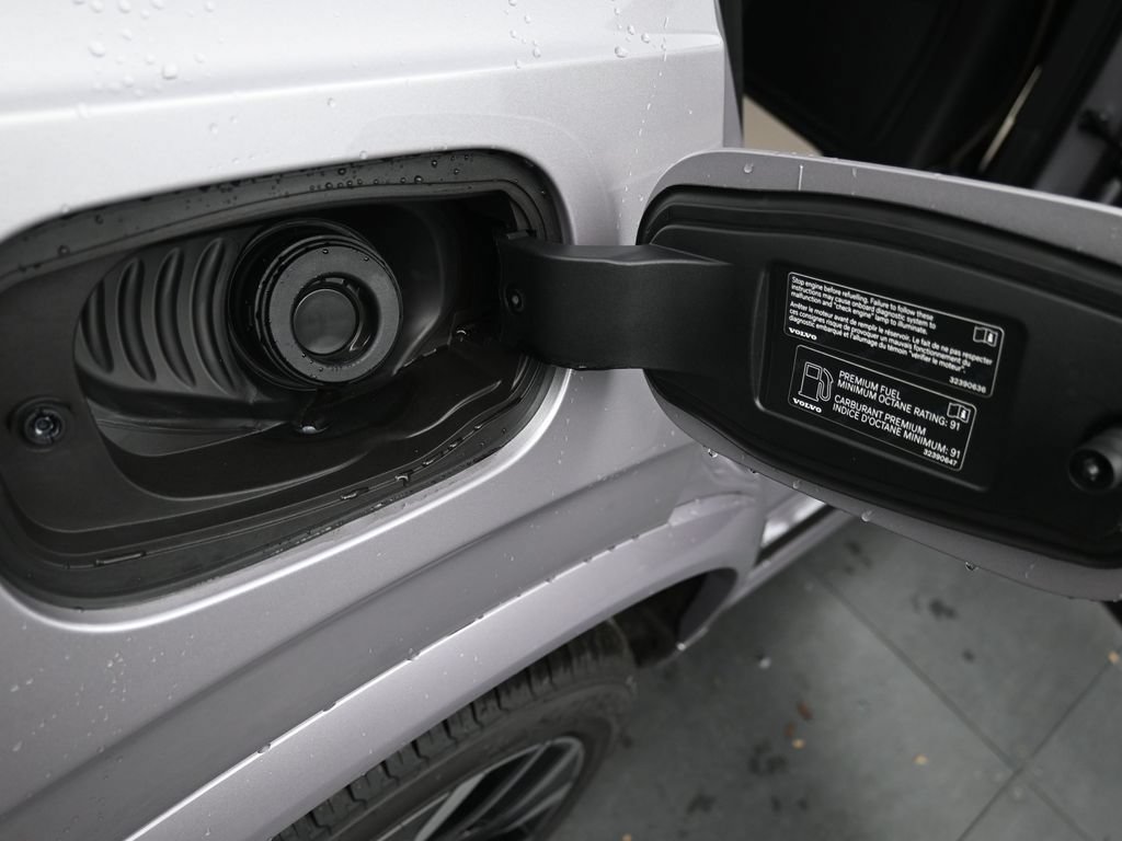 New 2026 Volvo XC90 B6 Plus w/ Protection Package Premier AWD/4WD image 17