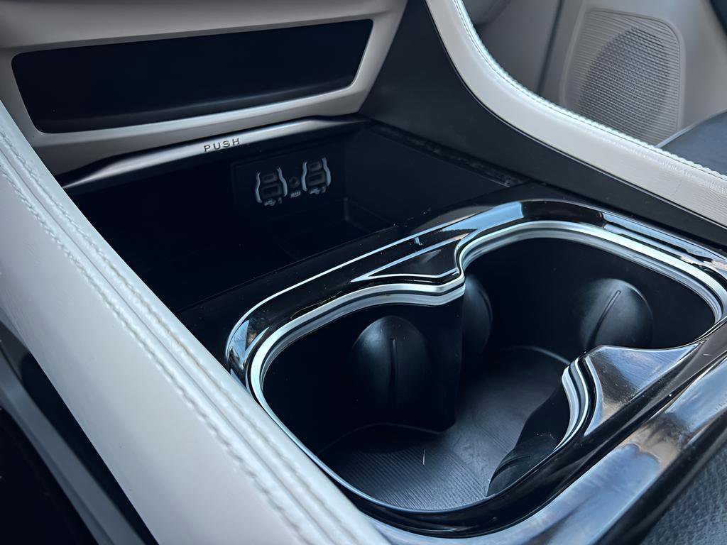 Used 2021 Chrysler Pacifica Limited image 62