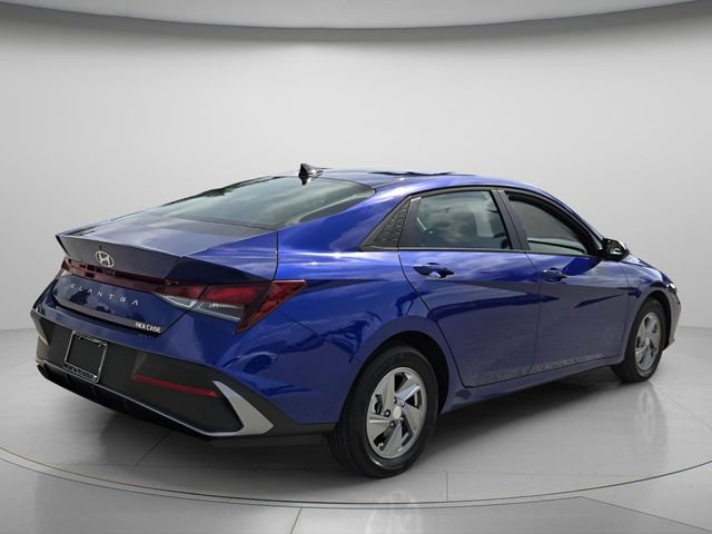 Used 2026 Hyundai Elantra SE FWD image 7
