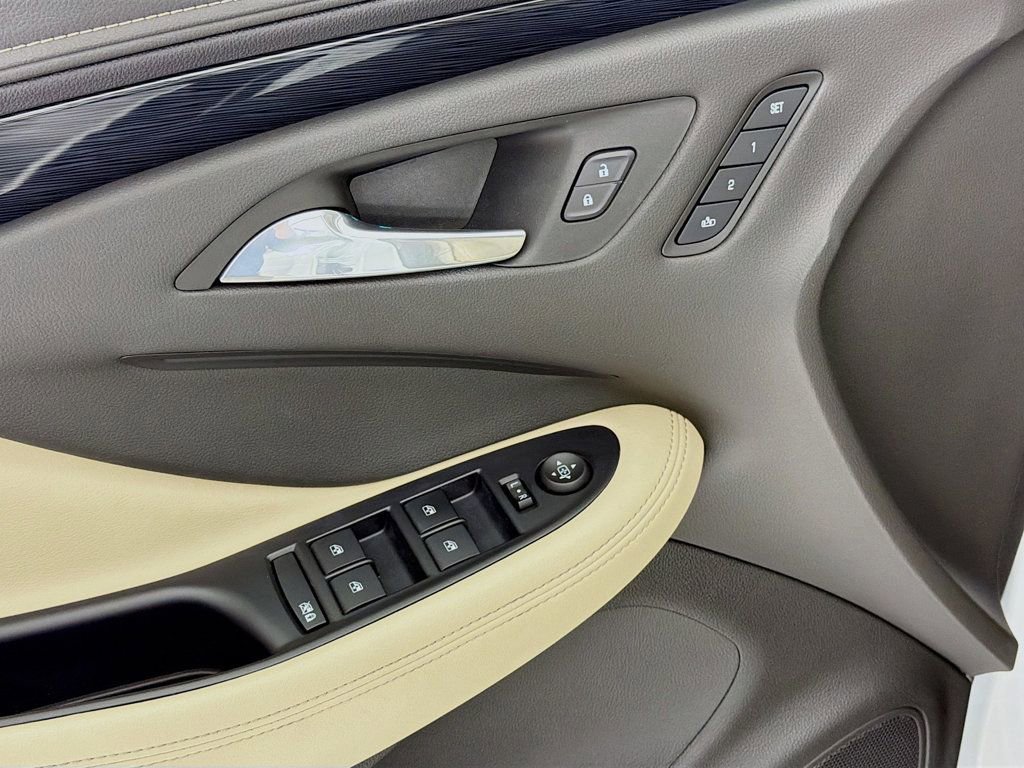 Used 2017 Buick Envision Premium w/ Driver Confidence Package image 19