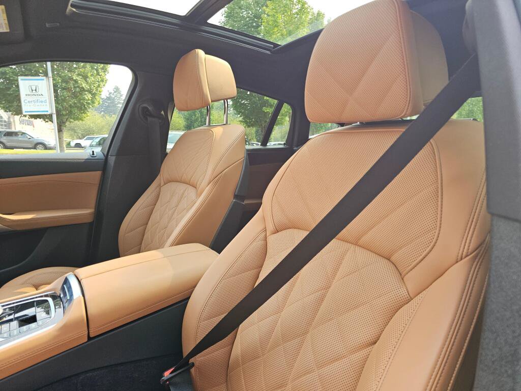 Used 2026 BMW X6 xDrive40i w/ Climate Comfort Package AWD/4WD image 24