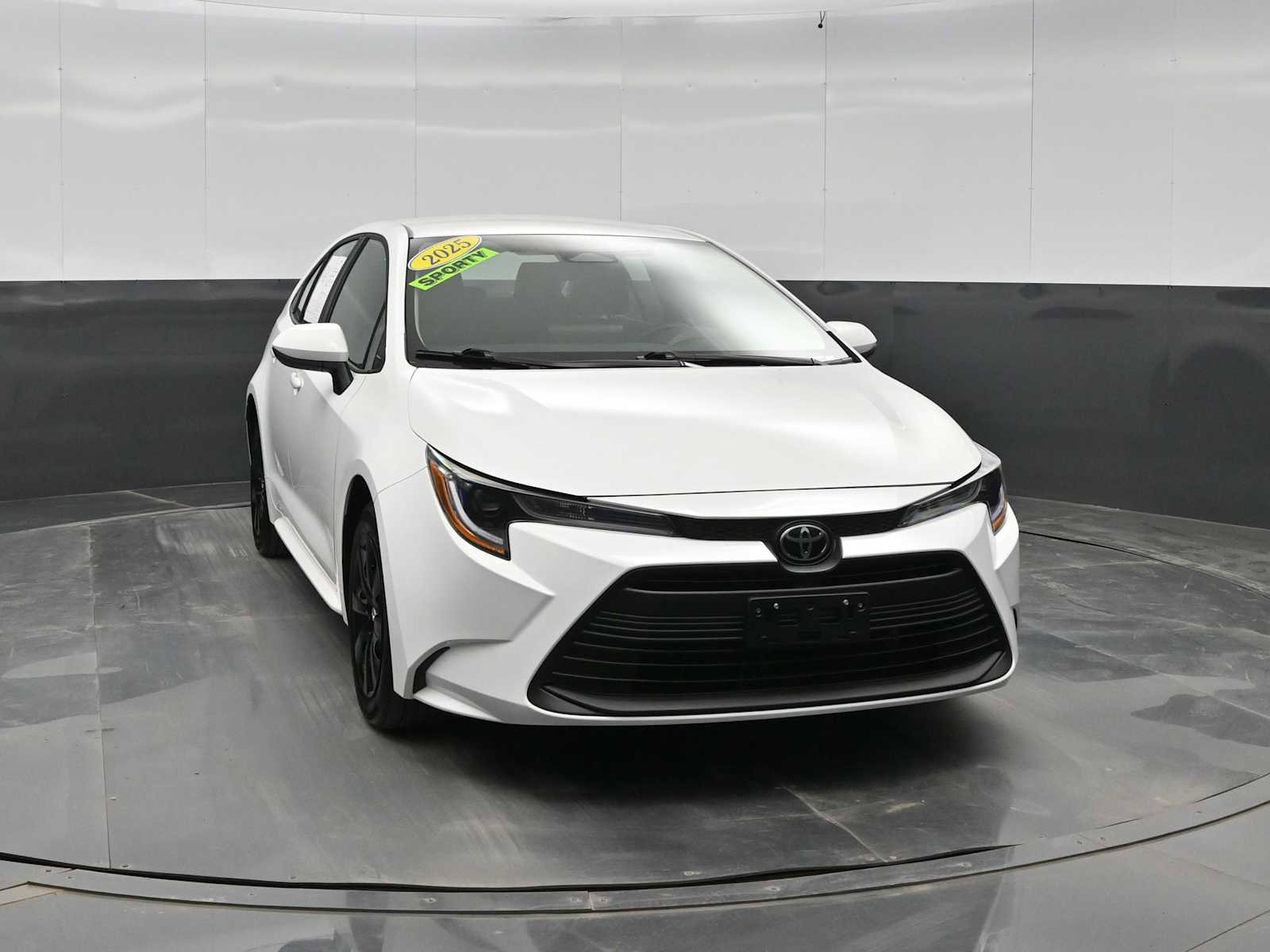 Used 2025 Toyota Corolla LE FWD video 2