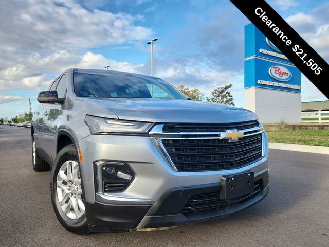 Used 2023 Chevrolet Traverse LS image 12