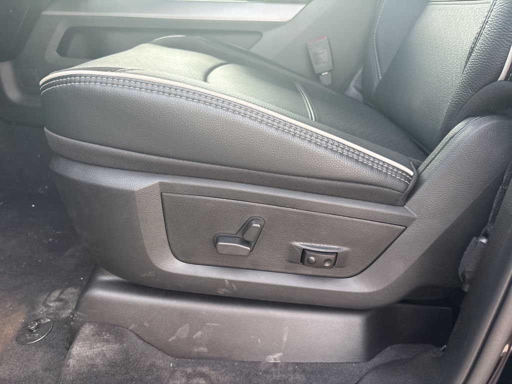 New 2026 RAM 2500 Laramie AWD/4WD image 19
