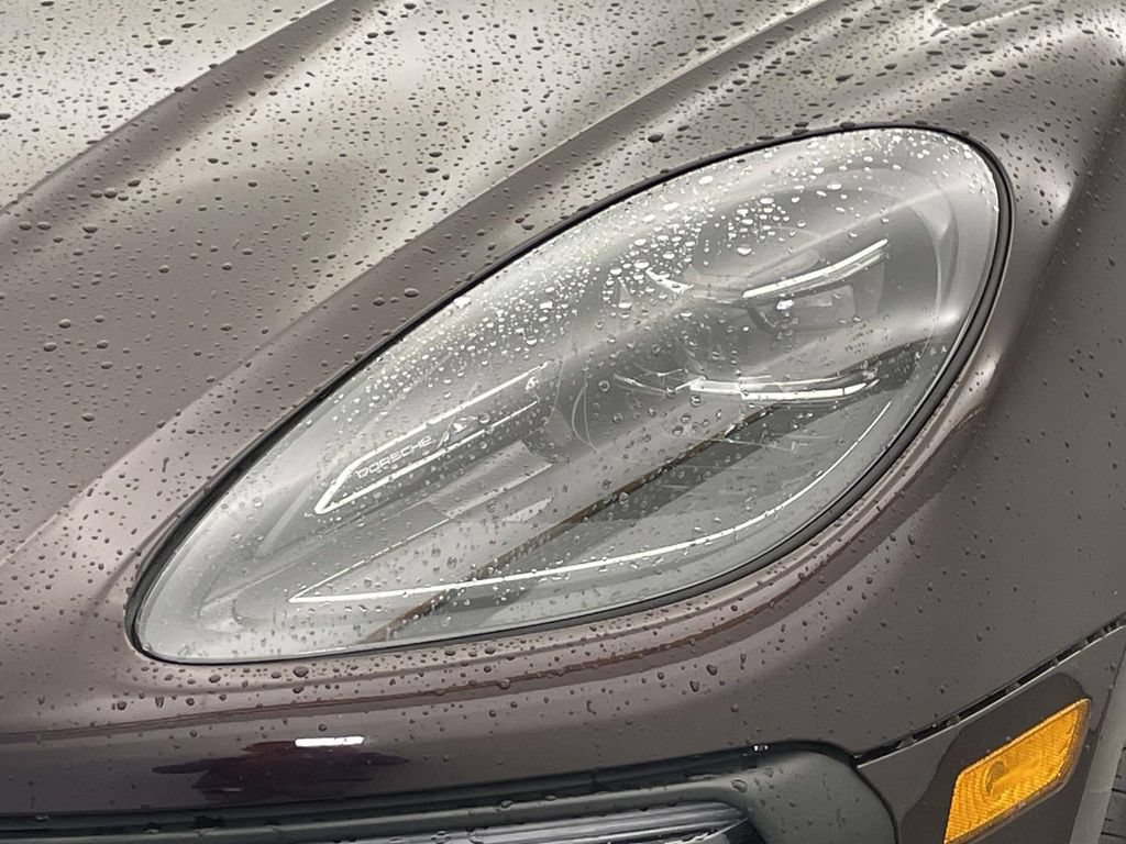 Certified 2023 Porsche Macan AWD/4WD image 15