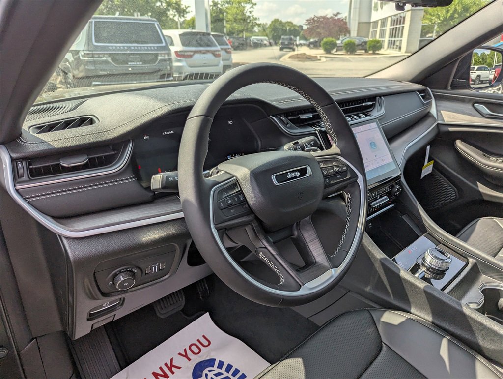 New 2025 Jeep Grand Cherokee L Limited w/ Luxury Tech Group II image 9