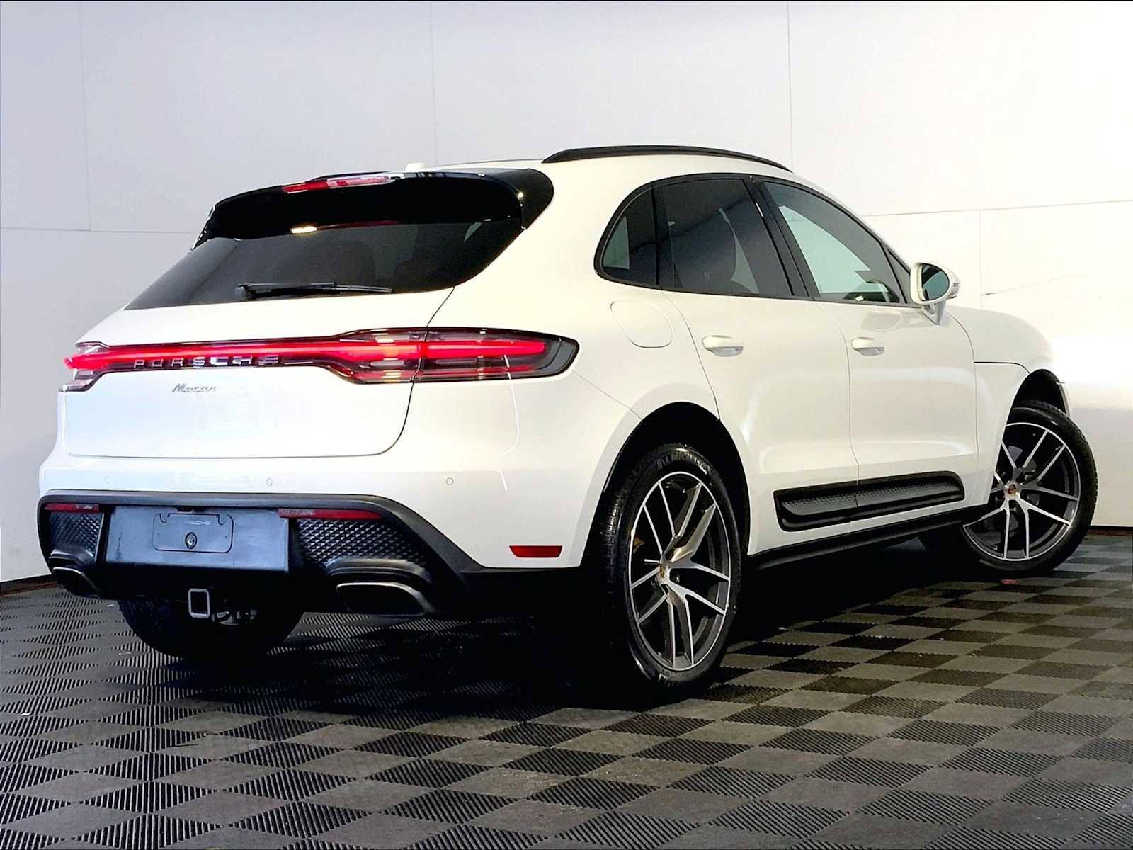 Certified 2026 Porsche Macan AWD/4WD image 7