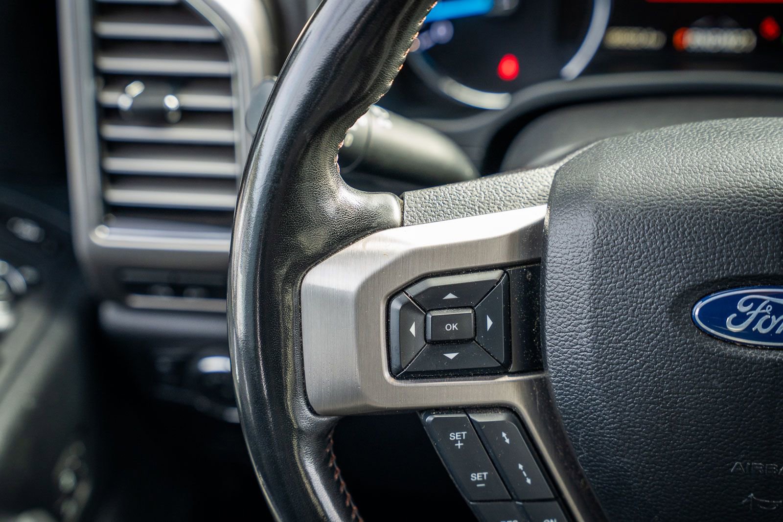 Certified 2019 Ford F250 Platinum w/ Platinum Ultimate Package AWD/4WD image 36