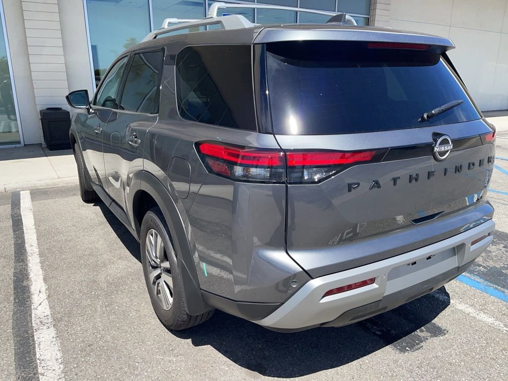 Used 2025 Nissan Pathfinder SL w/ Black Appearance Package FWD image 5