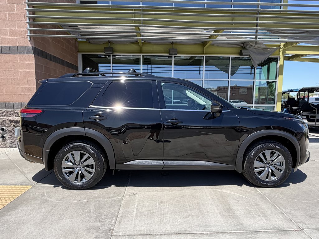 Used 2025 Nissan Pathfinder SV w/ SV Premium Package FWD image 9