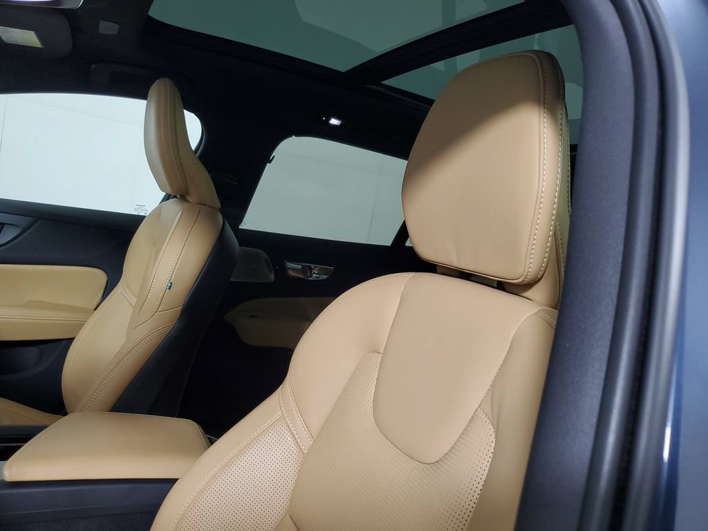 Used 2025 Volvo V60 B5 Cross Country Ultra w/ Protection Package Premier AWD/4WD image 20