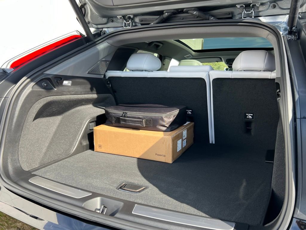 New 2026 Cadillac Optiq Luxury 1 image 19