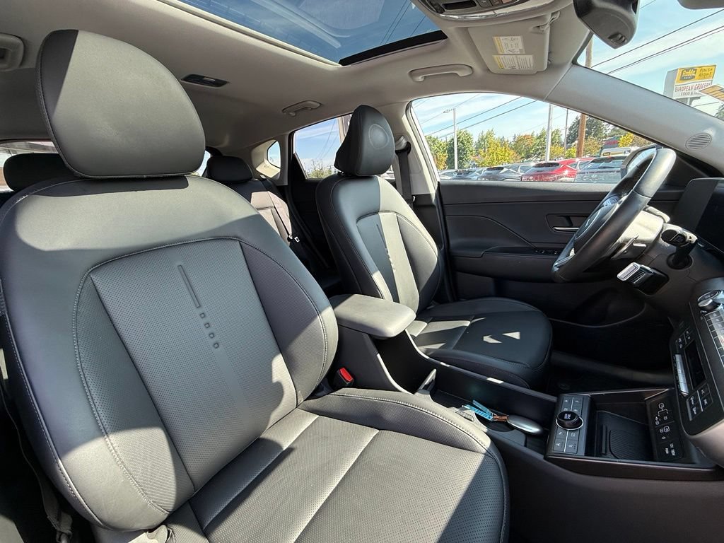 Certified 2025 Hyundai Kona Limited FWD image 19