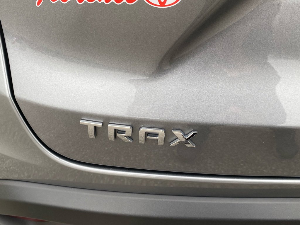 Used 2025 Chevrolet Trax LT w/ LT Convenience Package image 11