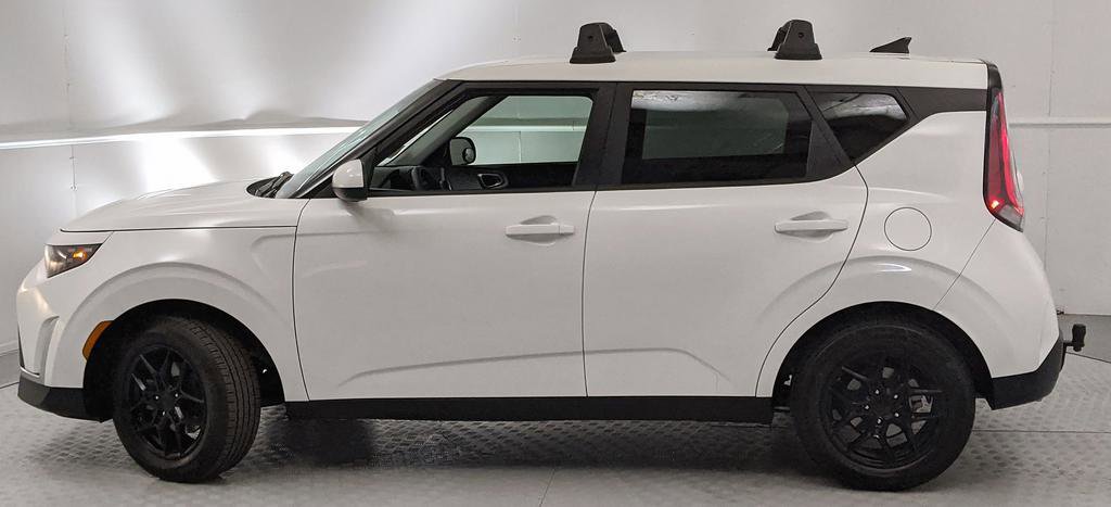 Used 2025 Kia Soul LX FWD image 5