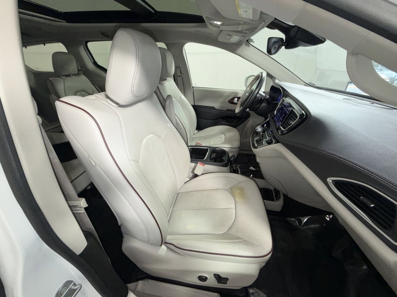 Used 2019 Chrysler Pacifica Limited w/ Tire & Wheel Group image 28